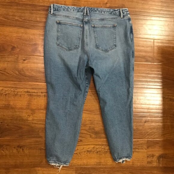 Good American curve distressed crop Jeans 18 - Picture 8 of 10